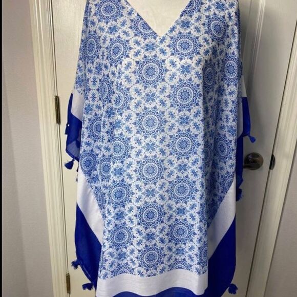 KAREENA’s OSFA Pretty Blue Print Kimona with tassels. - Picture 2 of 8